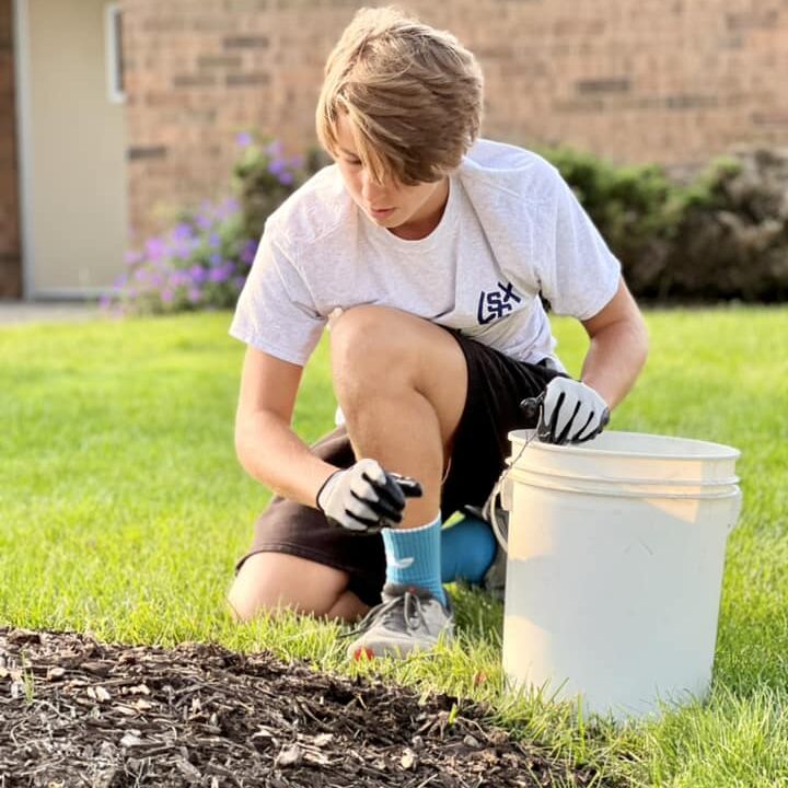 volunteer teen cleaning up campus